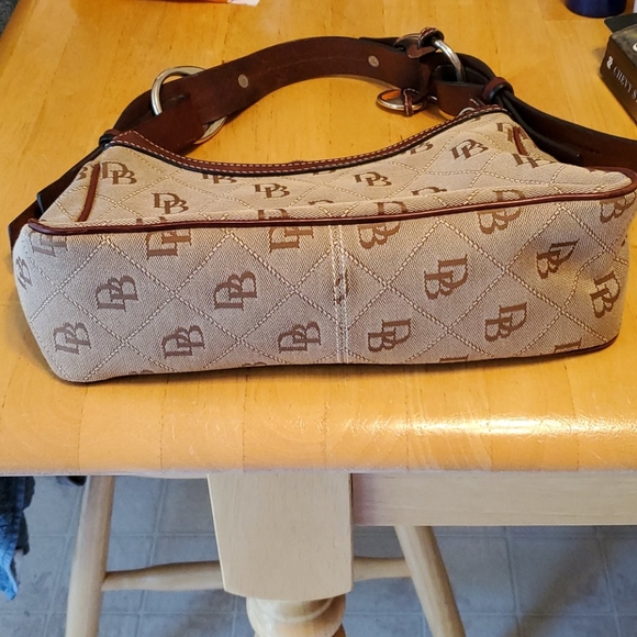 Dooney & Bourke purse - Picture 3 of 8